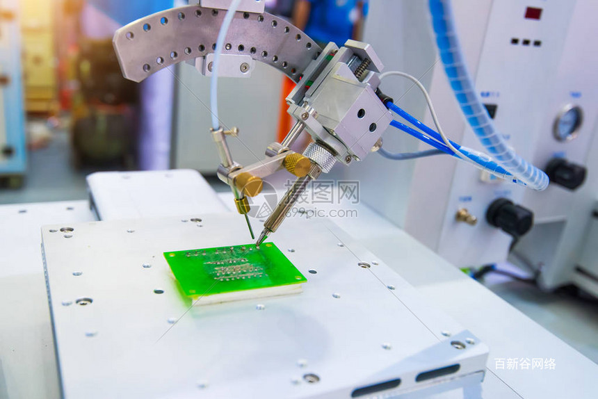 2025翻板机将彻底改变PCB板加工效率！